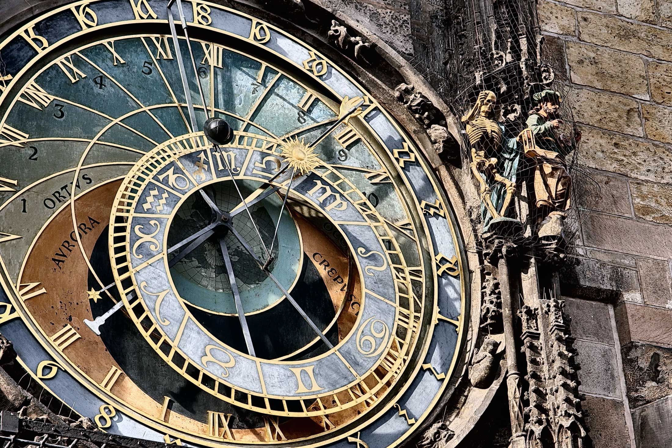 Час век. Пражские астрономические часы (the Prague Astronomical Clock, Prague orloj, Чехия). Кафедральный собор Лунда астрономические часы. Часовая башня Прага. Механические башенные часы в Праге.